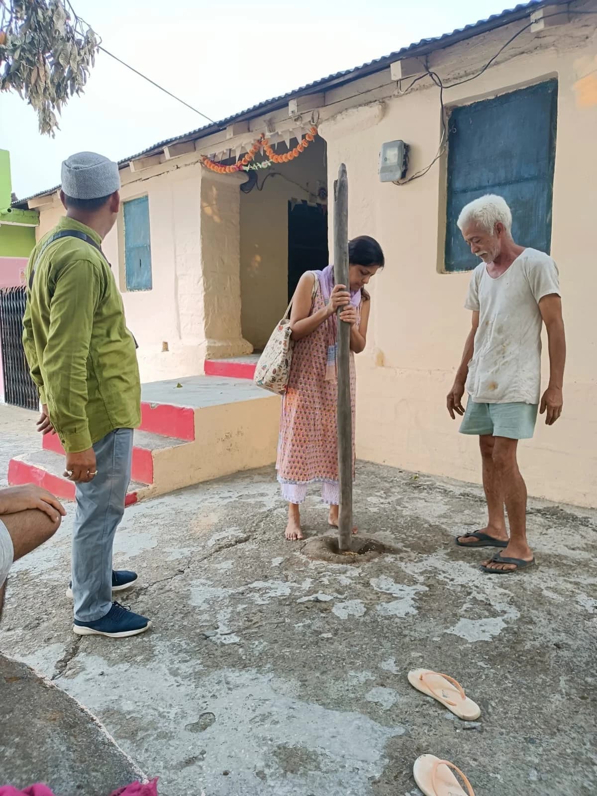 women trying traditional methods to crush seeds in chhoti haldwani heritage walk