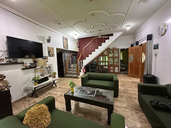 huge living room with sofa siting area, TV and music system